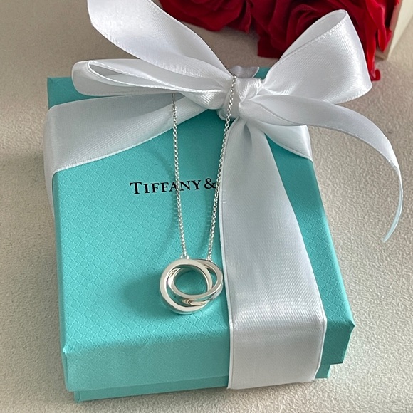 Tiffany & Co. Interlocking Circles Pendant in Sterling Silver 16” NEW $625 - Picture 16 of 17